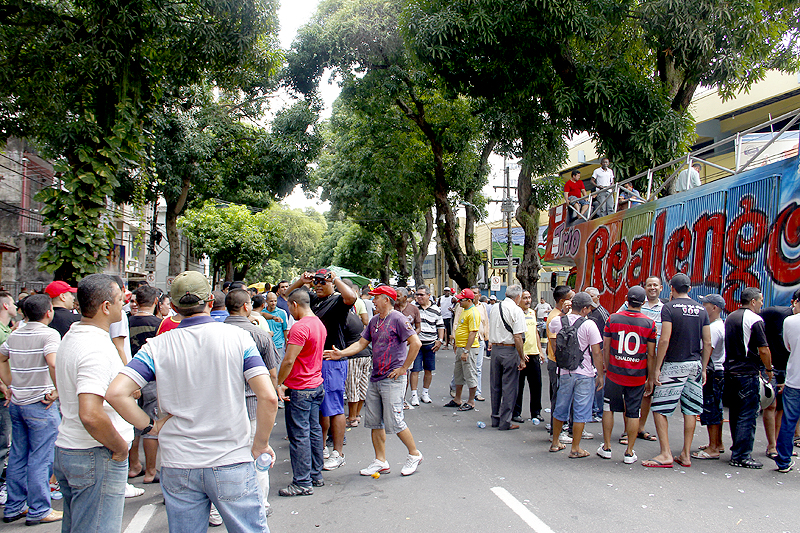 
        
            Em greve, militares protestam na avenida Nazaré
        
    