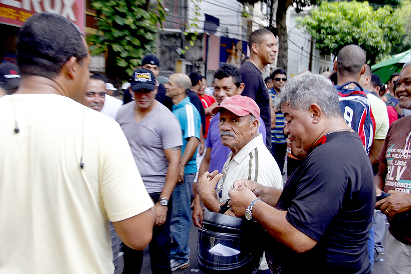 
        
            Em greve, militares protestam na avenida Nazaré
        
    