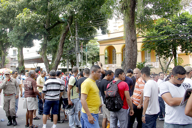 
        
            Em greve, militares protestam na avenida Nazaré
        
    