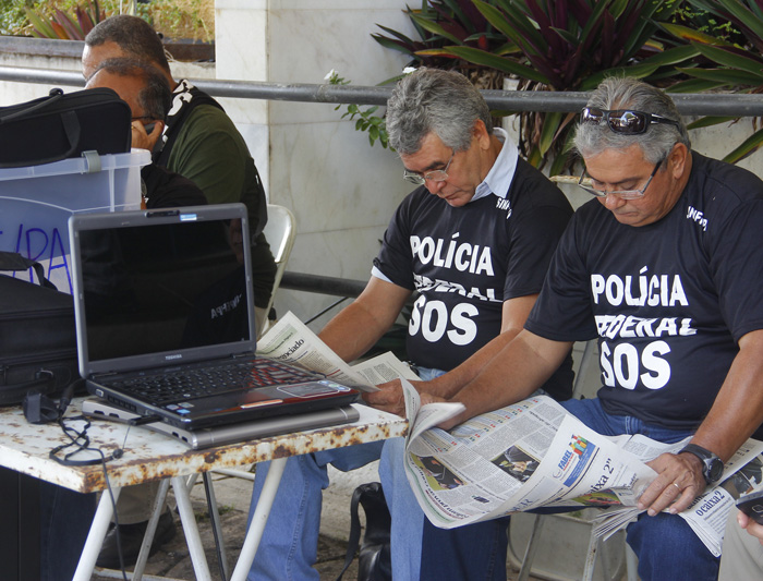 
        
            Policiais federais entram em greve nesta terça 
        
    