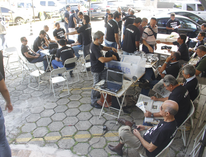
        
            Policiais federais entram em greve nesta terça 
        
    