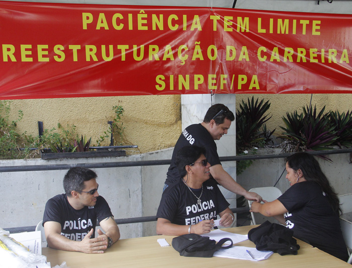 
        
            Policiais federais entram em greve nesta terça 
        
    