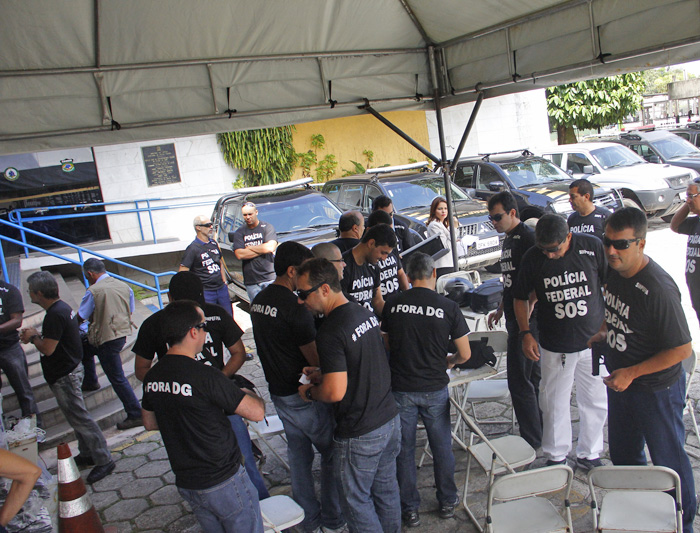 
        
            Policiais federais entram em greve nesta terça 
        
    