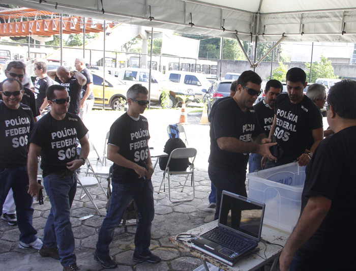 
        
            Policiais federais entram em greve nesta terça 
        
    