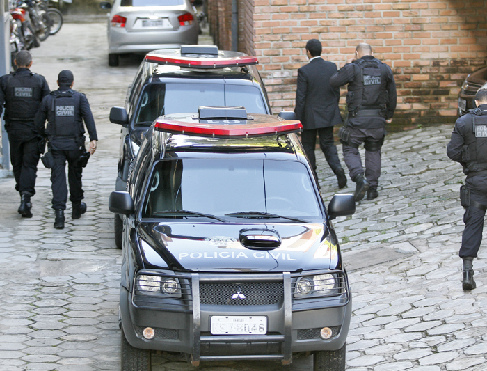 
        
            Polícia cumpre mandados de busca e prisão no Ipamb
        
    