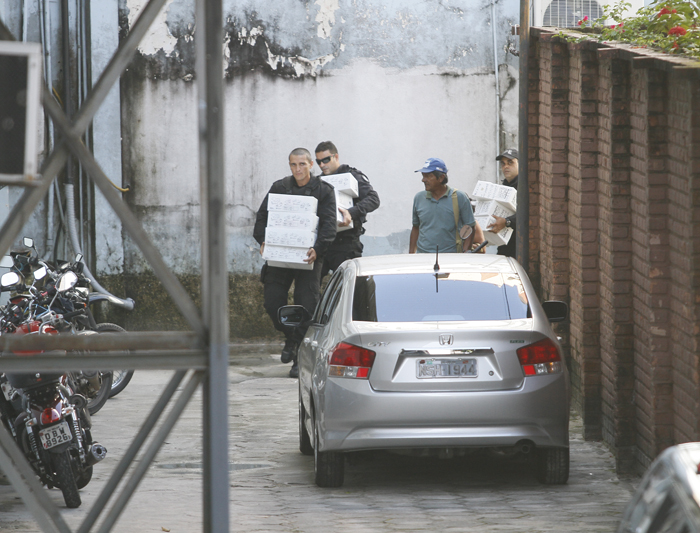 
        
            Polícia cumpre mandados de busca e prisão no Ipamb
        
    