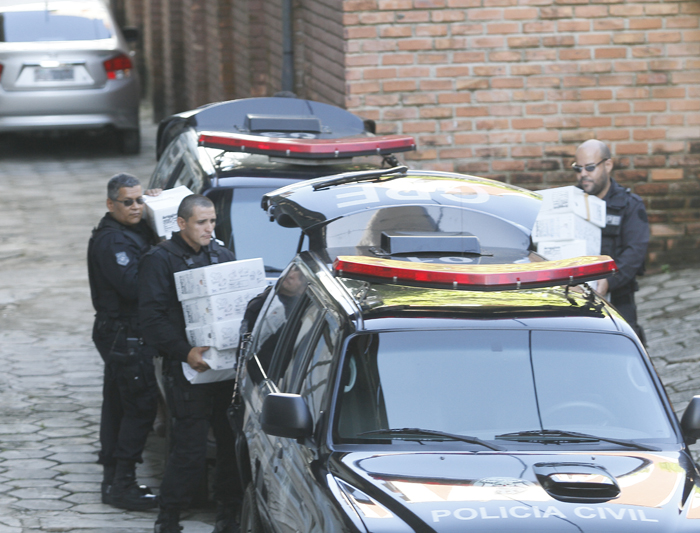 
        
            Polícia cumpre mandados de busca e prisão no Ipamb
        
    
