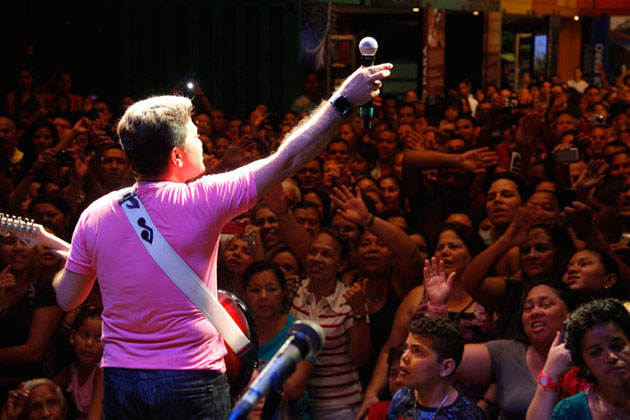 
        
            Shows e exposições são sucesso no segundo dia
        
    