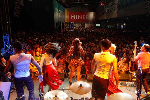 
        
            Shows e exposições são sucesso no segundo dia
        
    