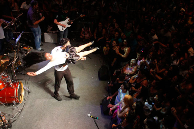 
        
            Shows e exposições são sucesso no segundo dia
        
    