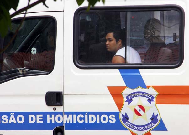 
        
            Polícia prende suspeitos de crime em Mosqueiro.
        
    
