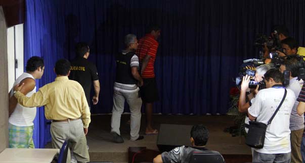 
        
            Polícia prende suspeitos de crime em Mosqueiro.
        
    