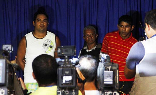 
        
            Polícia prende suspeitos de crime em Mosqueiro.
        
    