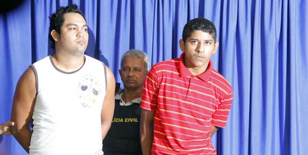 
        
            Polícia prende suspeitos de crime em Mosqueiro.
        
    