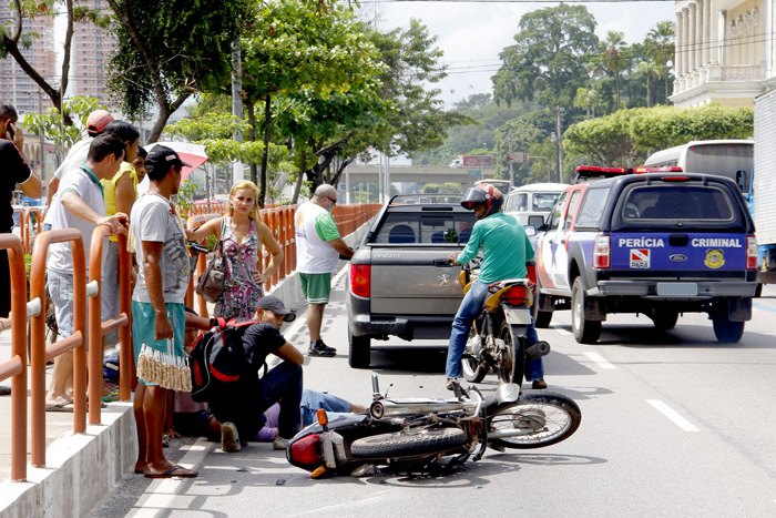 
        
            Motociclista cai de veículo e quebra o braço
        
    