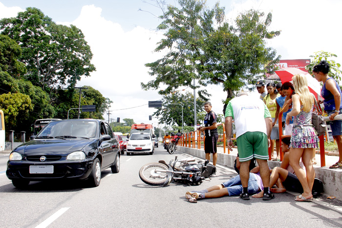 
        
            Motociclista cai de veículo e quebra o braço
        
    