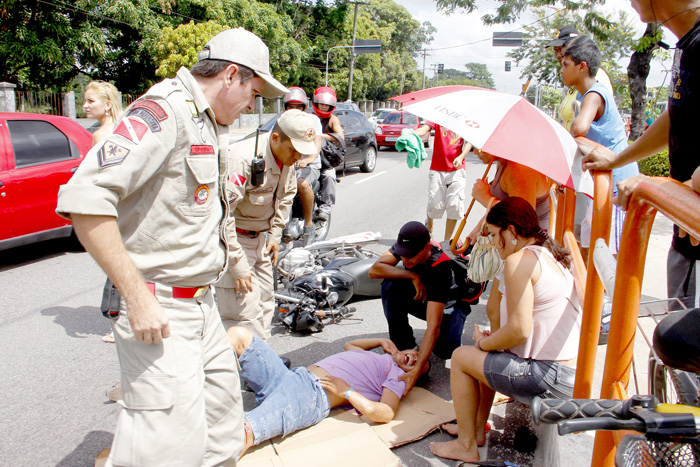 
        
            Motociclista cai de veículo e quebra o braço
        
    
