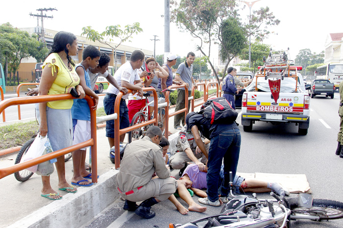 
        
            Motociclista cai de veículo e quebra o braço
        
    