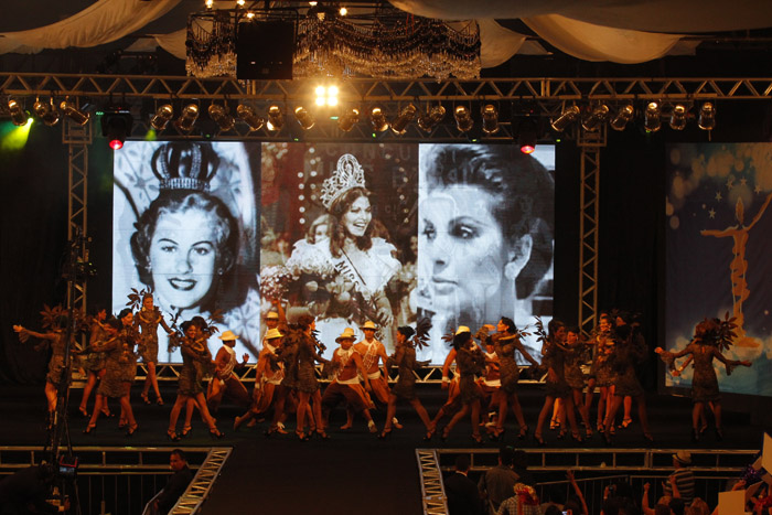 
        
            Miss Pará: trajes típicos abriram os desfiles
        
    