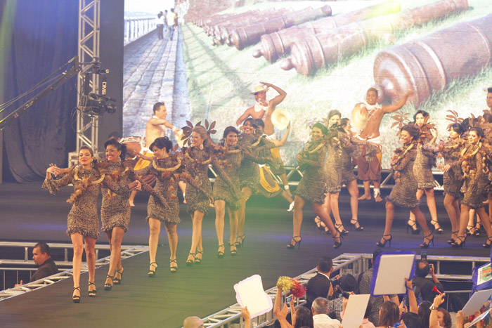 
        
            Miss Pará: trajes típicos abriram os desfiles
        
    