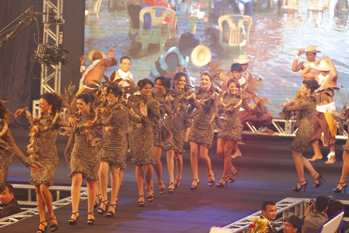 
        
            Miss Pará: trajes típicos abriram os desfiles
        
    