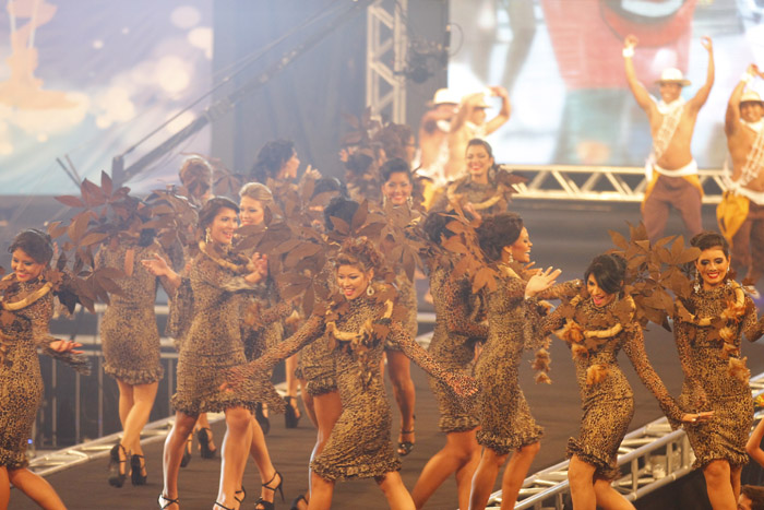 
        
            Miss Pará: trajes típicos abriram os desfiles
        
    