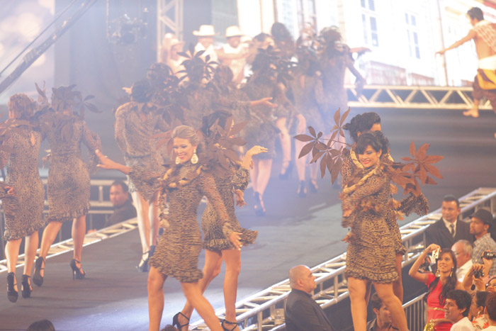 
        
            Miss Pará: trajes típicos abriram os desfiles
        
    