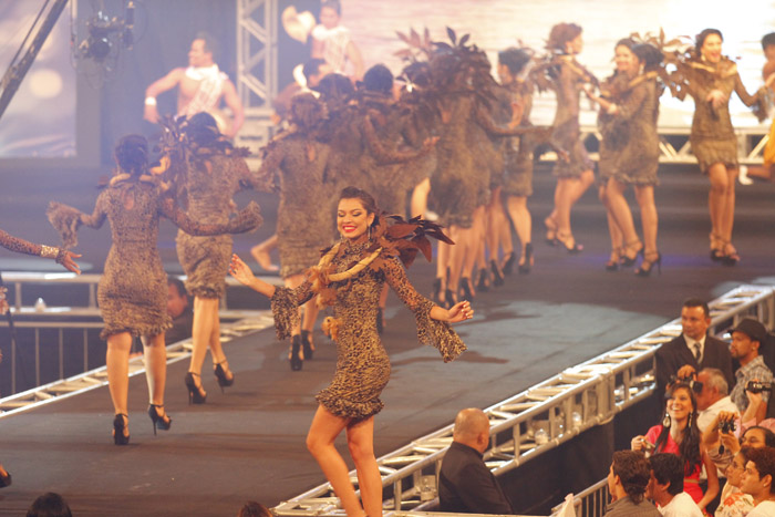 
        
            Miss Pará: trajes típicos abriram os desfiles
        
    