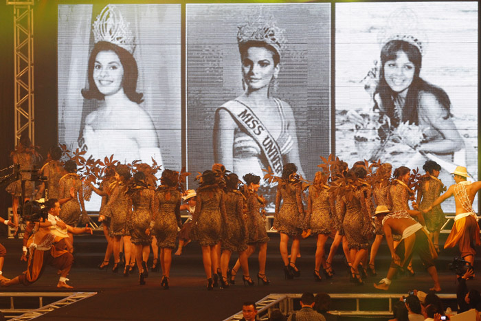 
        
            Miss Pará: trajes típicos abriram os desfiles
        
    