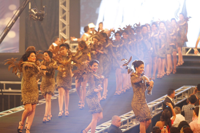 
        
            Miss Pará: trajes típicos abriram os desfiles
        
    