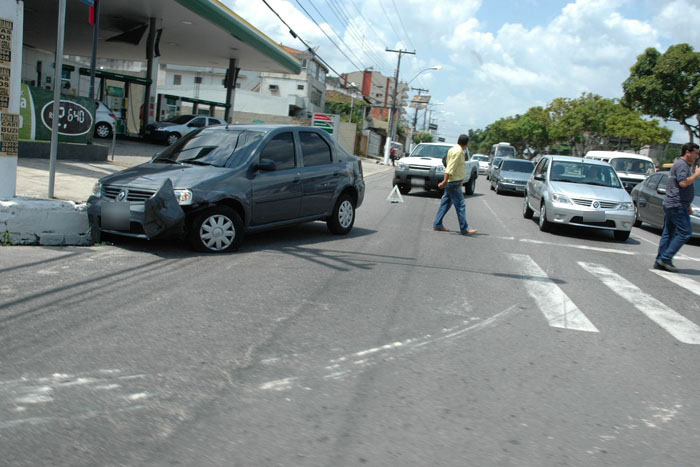 
        
            Caminhão atropela motoqueiro na João Paulo II
        
    