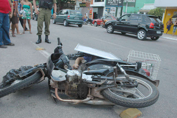 
        
            Caminhão atropela motoqueiro na João Paulo II
        
    