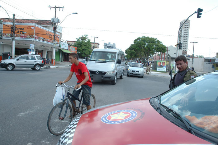 
        
            Caminhão atropela motoqueiro na João Paulo II
        
    
