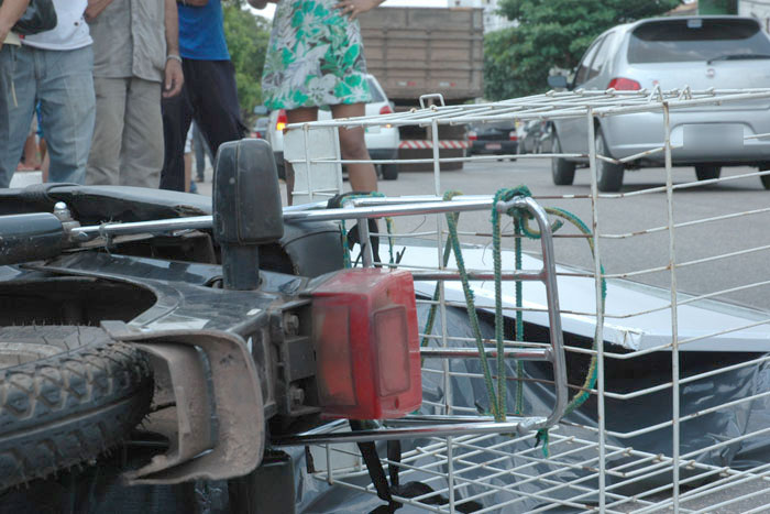 
        
            Caminhão atropela motoqueiro na João Paulo II
        
    