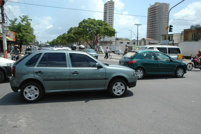 
        
            Caminhão atropela motoqueiro na João Paulo II
        
    