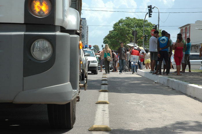 
        
            Caminhão atropela motoqueiro na João Paulo II
        
    