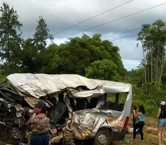 
        
            Acidente deixa dois mortos e nove feridos na PA-320
        
    