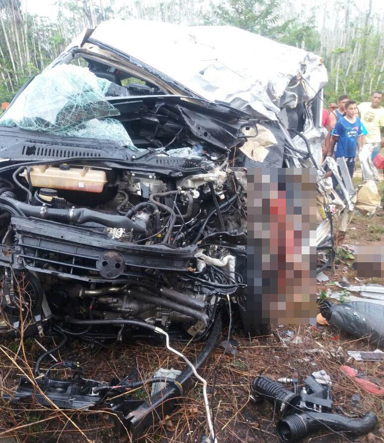 
        
            Acidente deixa dois mortos e nove feridos na PA-320
        
    