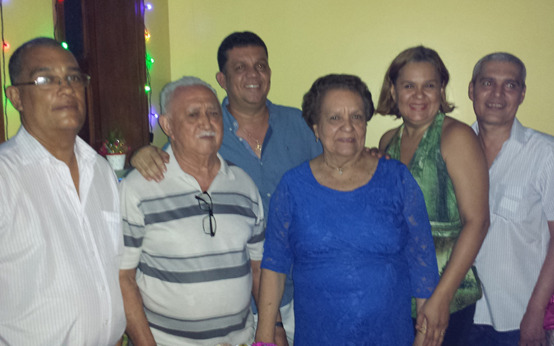 
        
            DOL homenageia pais com galeria de fotos
        
    