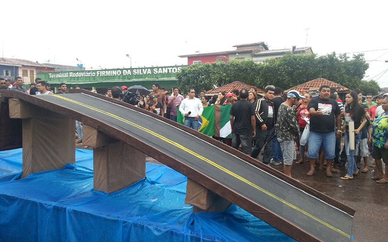 
        
            População paraense protesta contra demora em obras de ponte
        
    