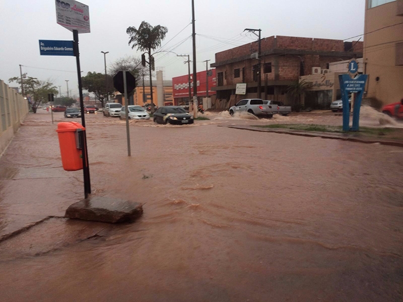
        
            Chuva e alagamentos castigam Altamira
        
    