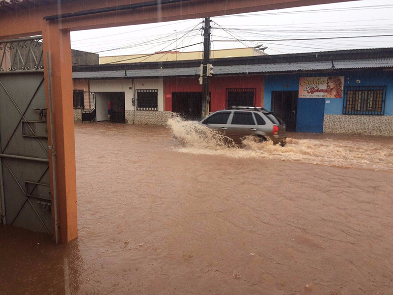 
        
            Chuva e alagamentos castigam Altamira
        
    