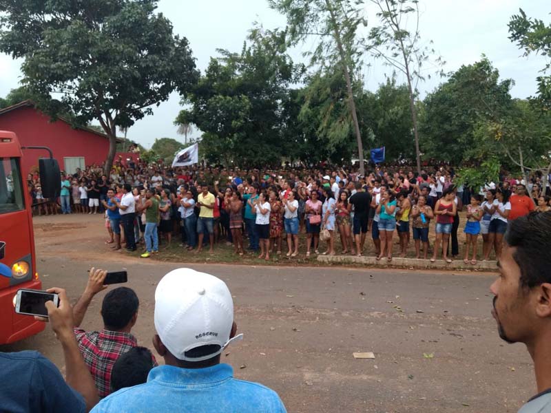 
        
            Conceição do Araguaia para se despedir de policiais mortos 
        
    