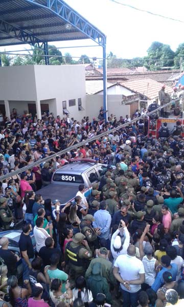 
        
            Conceição do Araguaia para se despedir de policiais mortos 
        
    