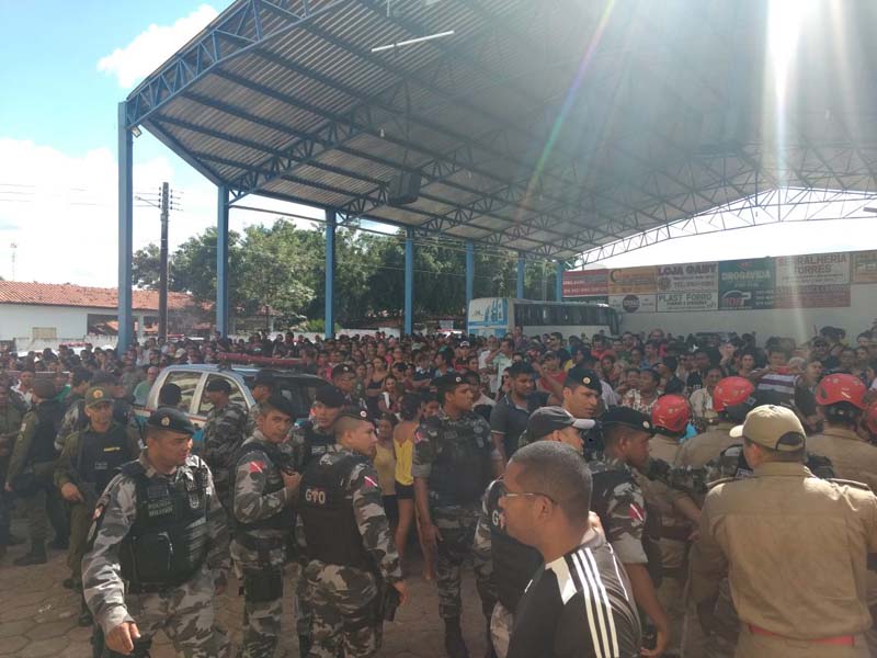 
        
            Conceição do Araguaia para se despedir de policiais mortos 
        
    