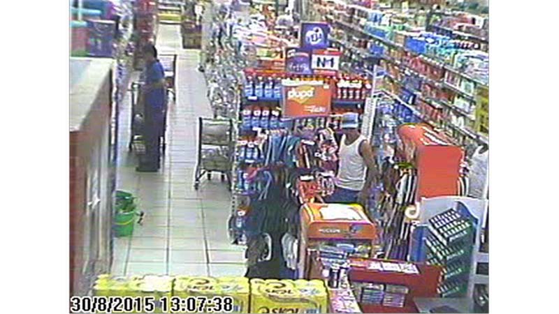 
        
            Dupla assalta e leva R$ 22 mil de supermercado
        
    