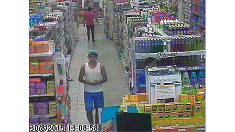 
        
            Dupla assalta e leva R$ 22 mil de supermercado
        
    