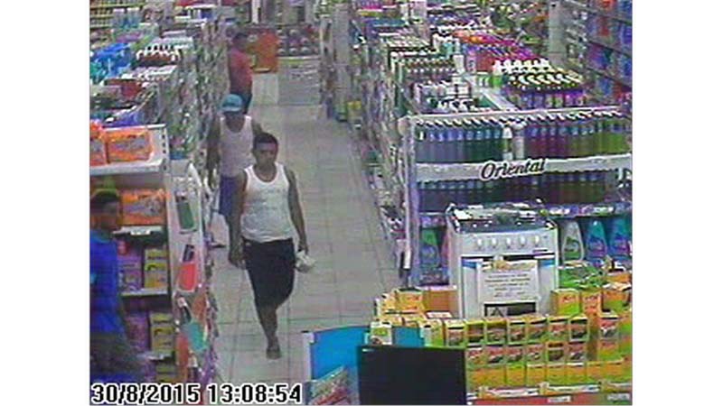 
        
            Dupla assalta e leva R$ 22 mil de supermercado
        
    