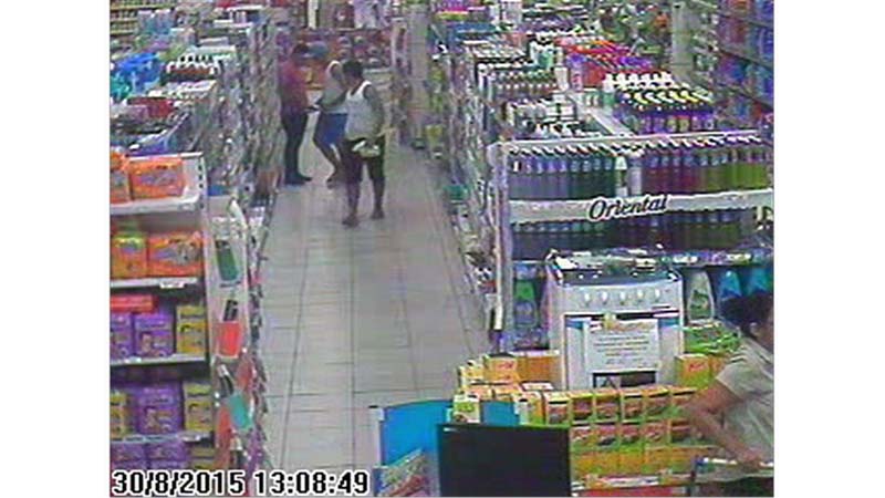
        
            Dupla assalta e leva R$ 22 mil de supermercado
        
    