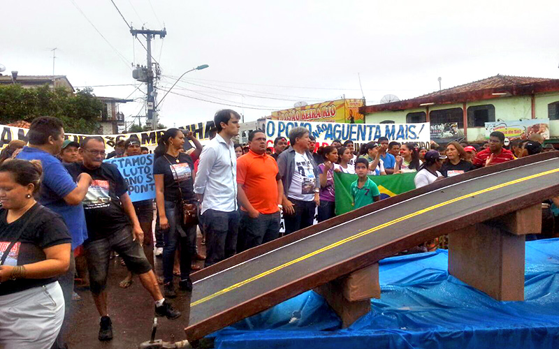 
        
            População paraense protesta contra demora em obras de ponte
        
    